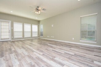 8908 Clovermist Dr in Houston, TX - Foto de edificio - Building Photo