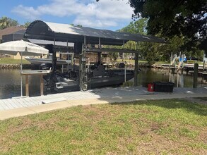 5110 S Mystic Pt in Homosassa, FL - Foto de edificio - Building Photo