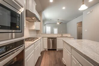 101 Knight of Realm Blvd in Lewisville, TX - Building Photo - Building Photo