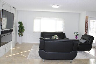 7655 Cardiff Ct N in St. Petersburg, FL - Building Photo - Building Photo