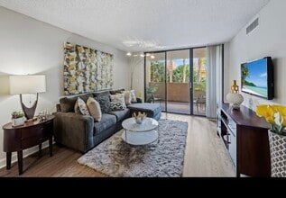 15775 Miami Lakeway N in Miami Lakes, FL - Building Photo - Building Photo