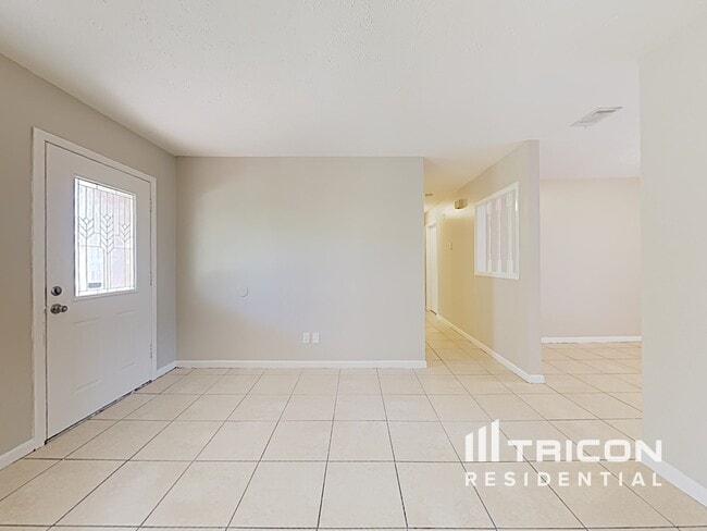 1115 Oakhill St in Seffner, FL - Building Photo - Building Photo