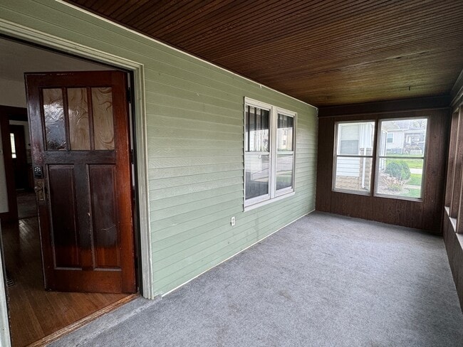 2207 Wilkes Ave in Davenport, IA - Foto de edificio - Building Photo