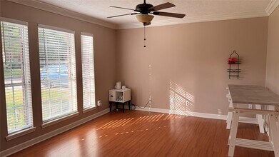 10310 Hedge Way Dr in Houston, TX - Building Photo - Building Photo