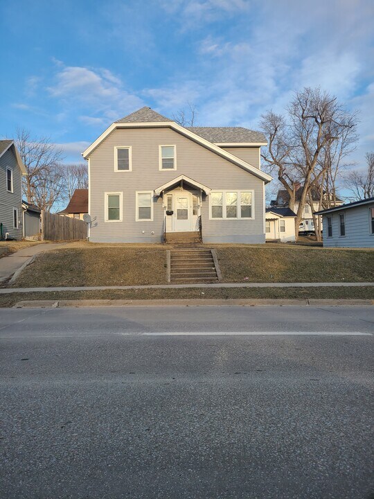 708 State St in Tama, IA - Foto de edificio