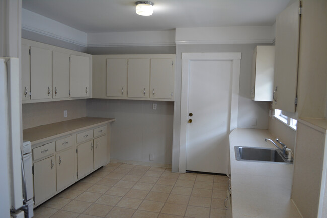 63 Freeman St, Unit 2 in Arlington, MA - Foto de edificio - Building Photo