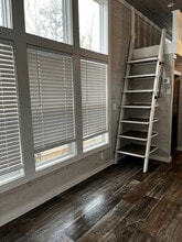 4 Lakefront Cir in Greer, SC - Foto de edificio - Building Photo