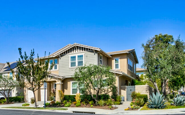 73 Hawking in Irvine, CA - Foto de edificio - Building Photo
