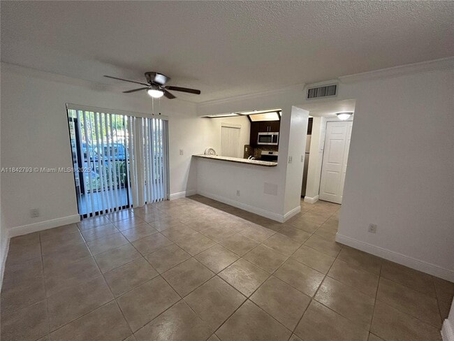 3410 Foxcroft Rd in Miramar, FL - Building Photo - Building Photo