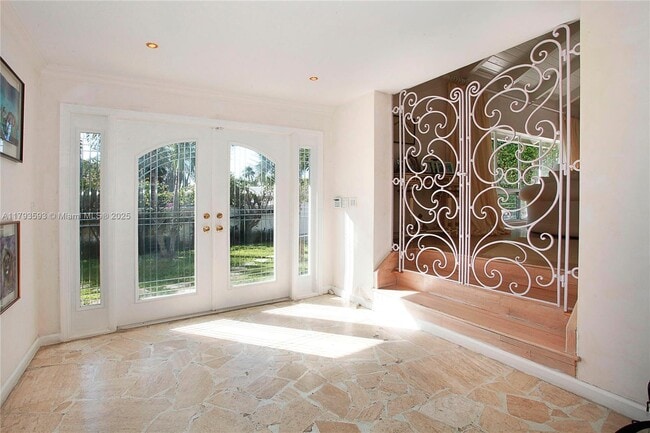 241 Knollwood Dr in Key Biscayne, FL - Building Photo - Building Photo