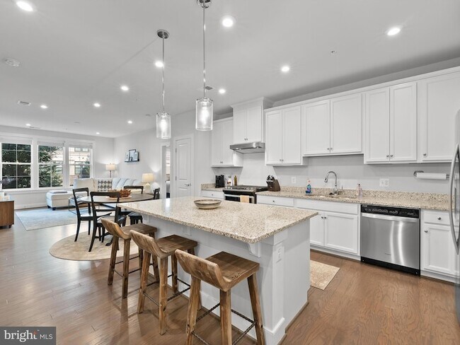 2324 Wind Charm St, Unit 103 in Herndon, VA - Building Photo - Building Photo