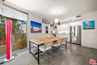 2400 Corinth Ave in Los Angeles, CA - Building Photo - Building Photo
