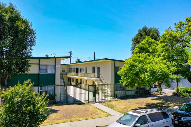 2619-2631 Brighton Ave in Los Angeles, CA - Foto de edificio - Building Photo