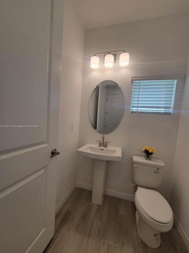 property at 5727 Gingham Dr