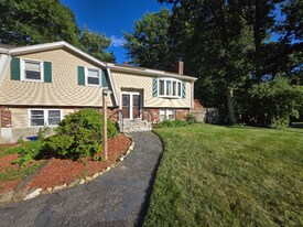 2 Curt Rd in Merrimack, NH - Building Photo