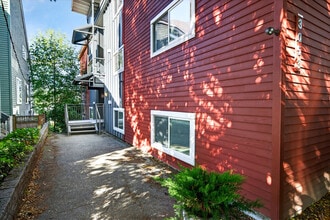 3053 14th Ave W, Unit 101 in Seattle, WA - Building Photo - Building Photo