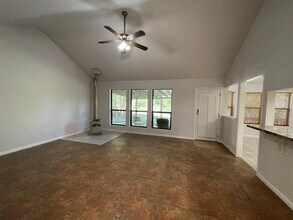 5001 Blue Bluff Rd in Austin, TX - Building Photo - Building Photo