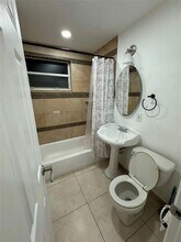 3101 Johnson St, Unit 1 in Hollywood, FL - Foto de edificio - Building Photo