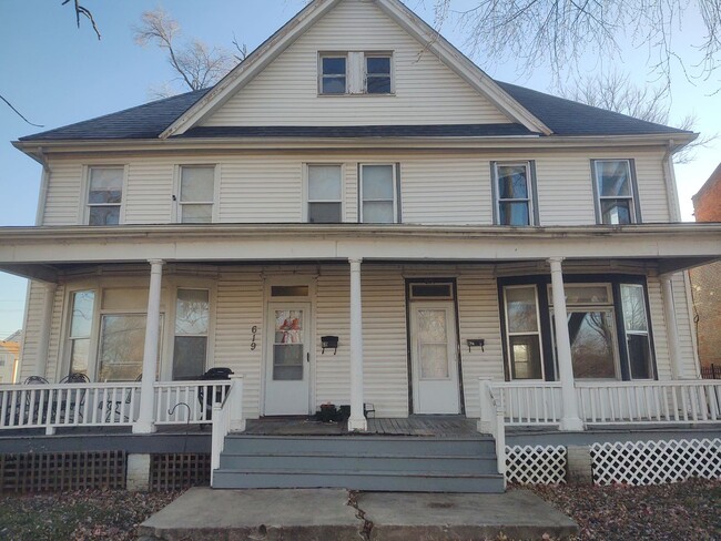 property at 619-621 23rd St