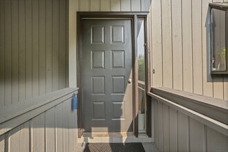 61 Whitney Glen Dr in Westport, CT - Building Photo - Building Photo