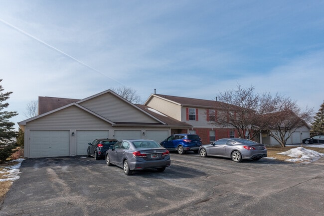 974 N Village Dr in Round Lake Beach, IL - Building Photo - Building Photo