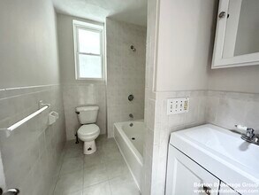 165 Gove St, Unit 6 in Boston, MA - Foto de edificio - Building Photo