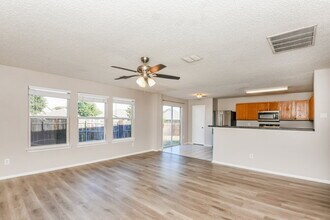 10024 Chapel Rock Dr in Fort Worth, TX - Building Photo - Building Photo