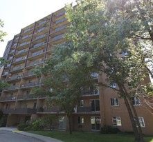 Royal Oak Towers in Sarnia, ON - Building Photo