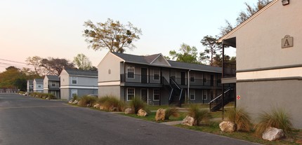 Greystone Place in Tallahassee, FL - Building Photo - Building Photo