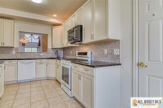 1802 Schindler Dr in Monmouth Junction, NJ - Building Photo - Building Photo
