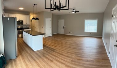 104 Hooks Glenn Dr in Kenly, NC - Building Photo - Building Photo