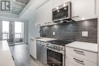 1808 St Clair Ave W in Toronto, ON - Building Photo - Building Photo