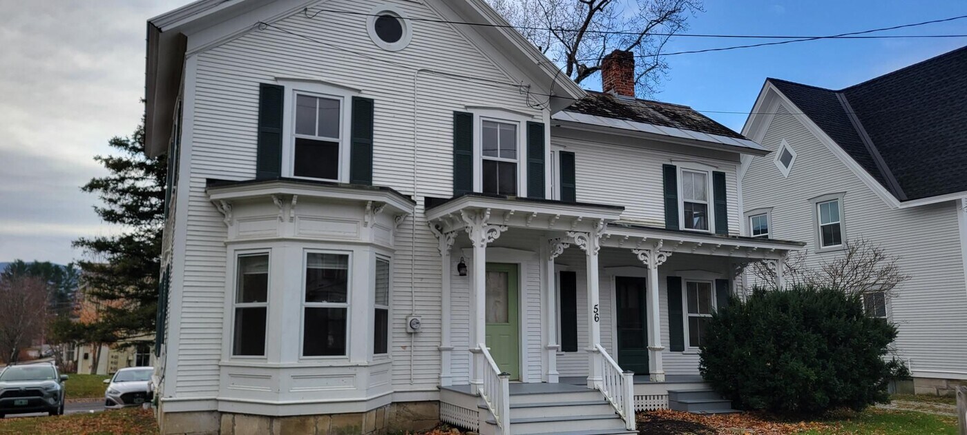 56 Elm St in Manchester, VT - Building Photo