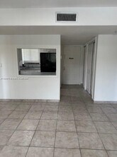 153 Lakeview Dr in Weston, FL - Building Photo - Building Photo