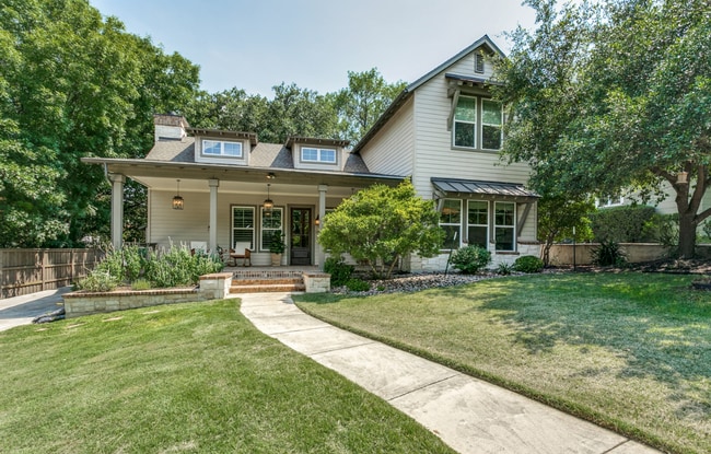 242 E Elmview Pl