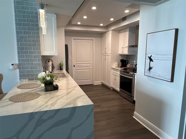 350 SE 2nd St, Unit 2450 in Fort Lauderdale, FL - Building Photo - Building Photo