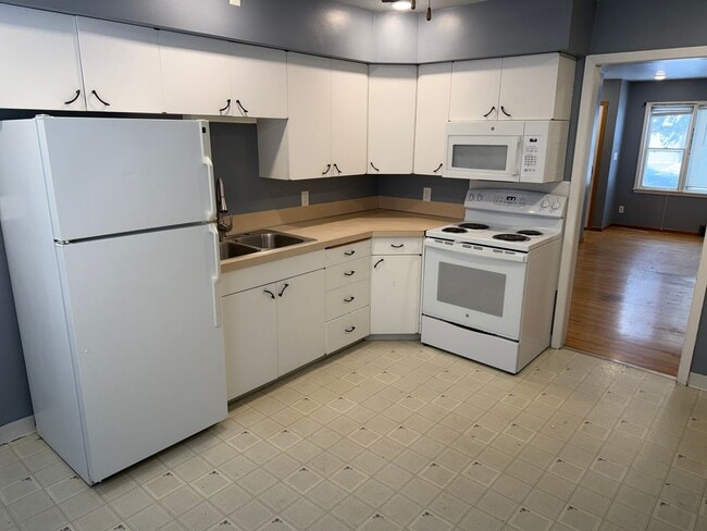 property at 615-617 10th Ave SW