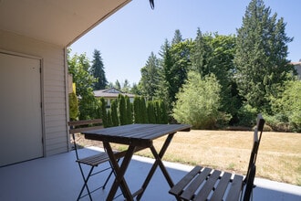 321 Bellevue Way SE in Bellevue, WA - Building Photo - Building Photo