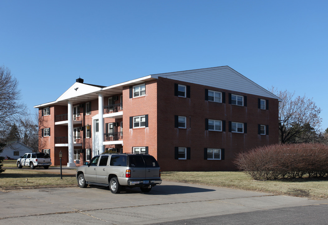 Colonial Square Apartments in Sauk Rapids, MN - Building Photo