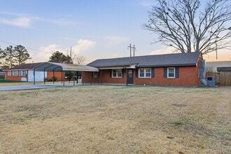 2610 Hill Dr Cir in Goldsboro, NC - Building Photo - Building Photo