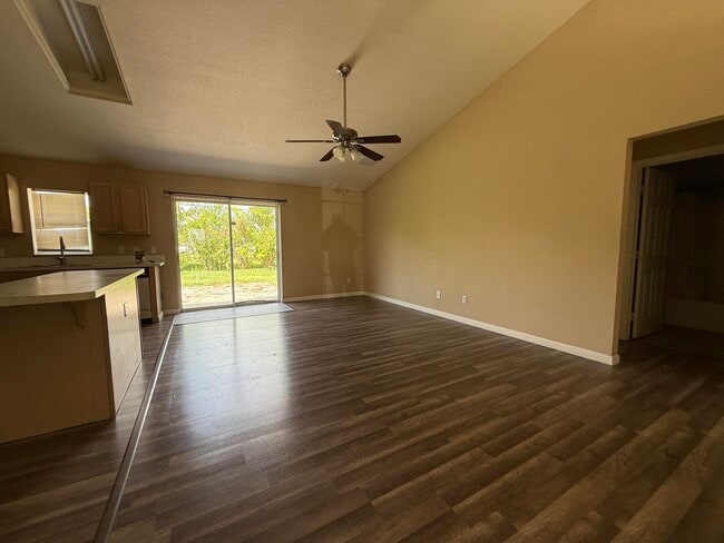 1661 SW Cameo Blvd in Port St. Lucie, FL - Building Photo - Building Photo