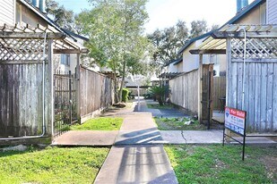 7918 Prestwood Dr in Houston, TX - Building Photo