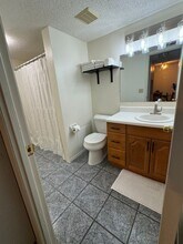 3719 Lake Bayshore Dr in Bradenton, FL - Building Photo - Building Photo