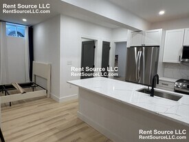 52 Cotting St in Medford, MA - Building Photo