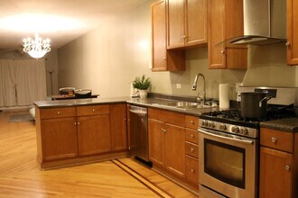 2129 W Gladys Ave in Chicago, IL - Building Photo - Building Photo