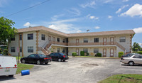 Twin Manor Apartments in Wilton Manors, FL - Foto de edificio - Building Photo