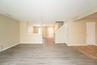 9033 Southernwood Way in Indianapolis, IN - Building Photo - Building Photo