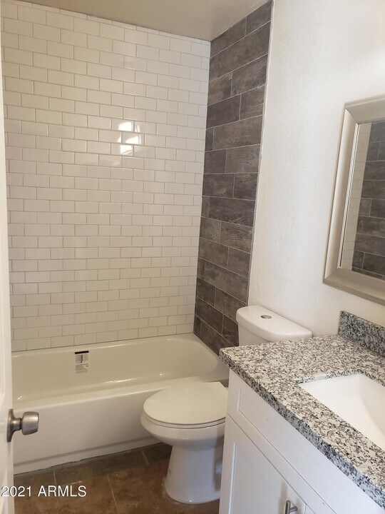 11832 N Saguaro Blvd-Unit -101 in Fountain Hills, AZ - Building Photo
