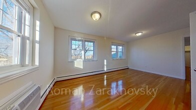 2018 Commonwealth Ave, Unit 45 in Boston, MA - Building Photo - Building Photo