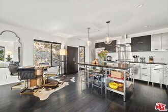 5721 Valley Oak Dr in Los Angeles, CA - Building Photo - Building Photo